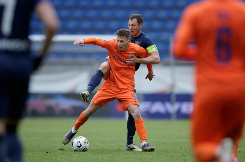 Днепр-1 в напряженной схватке с Мариуполем упустил победу на последних минутах