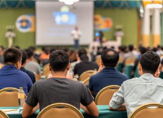 Кабмин Украины смягчил карантинные ограничения для массовых мероприятий