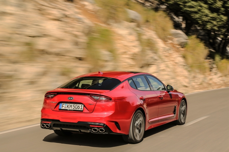 Kia объявила цены на обновленный Stinger