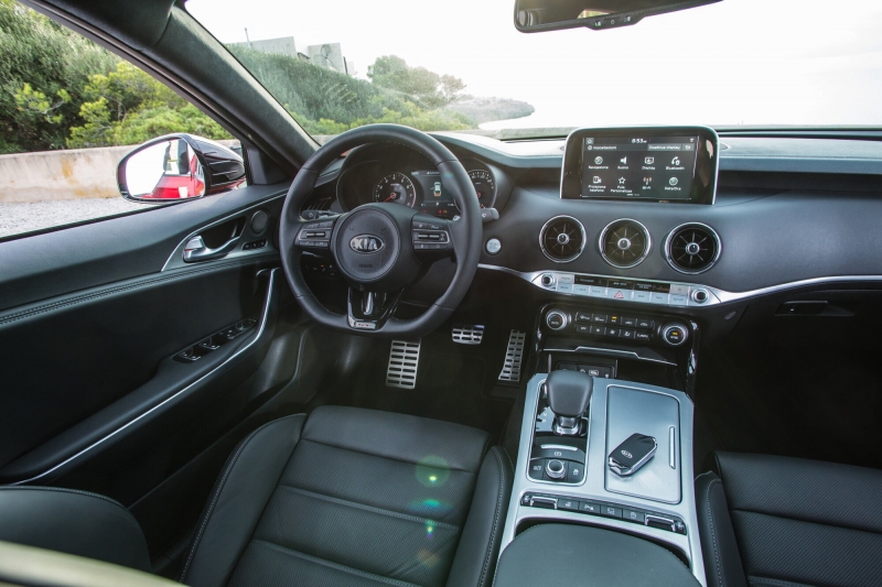 Kia объявила цены на обновленный Stinger