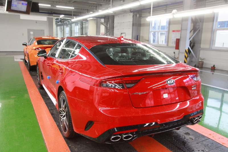 Kia объявила цены на обновленный Stinger