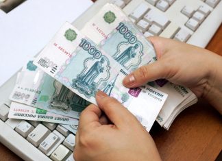 Кремль назвал напряженной ситуацию со снижением реальных доходов росси