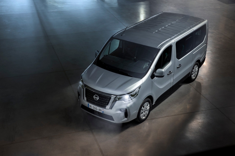 Nissan NV300 Combi стал более угловатым по примеру родственного Трафика