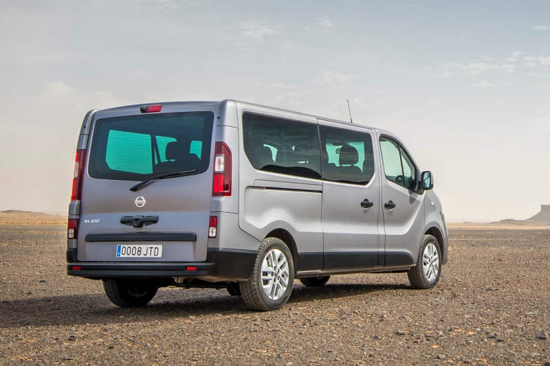 Nissan NV300 Combi стал более угловатым по примеру родственного Трафика