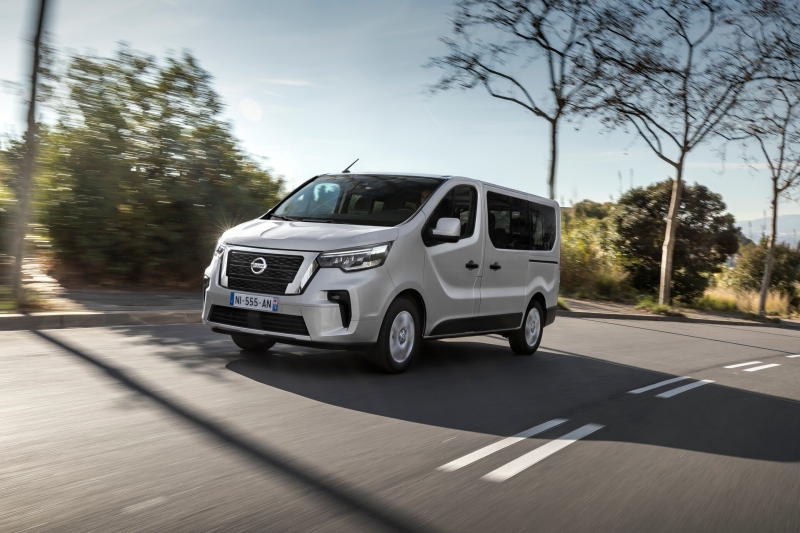Nissan NV300 Combi стал более угловатым по примеру родственного Трафика