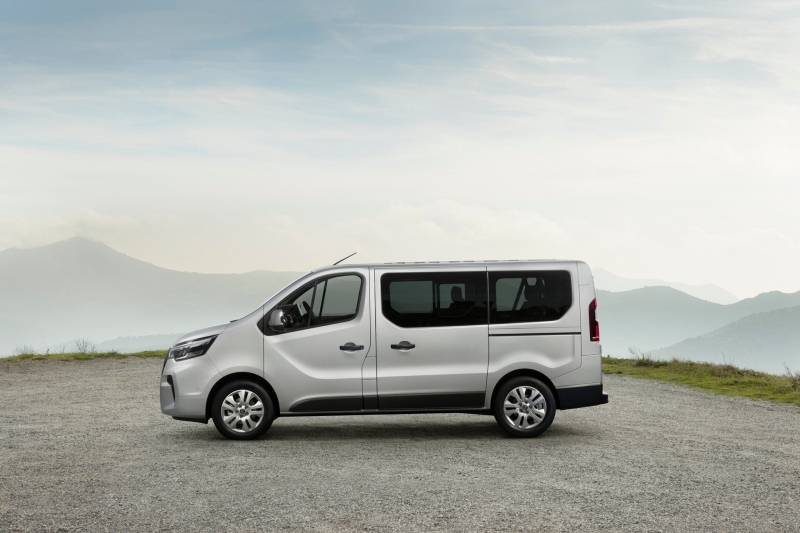 Nissan NV300 Combi стал более угловатым по примеру родственного Трафика