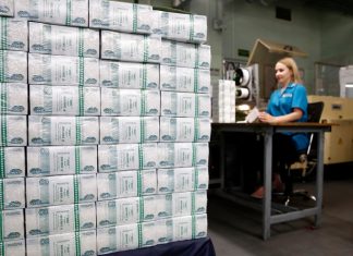 Reuters узнал о плане помощи россиянам на 500 млрд руб.