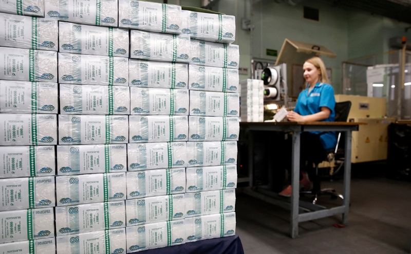 Reuters узнал о плане помощи россиянам на 500 млрд руб.