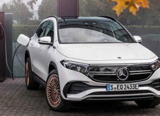 В гамме Mercedes-Benz появился компактный электрический кроссовер EQA