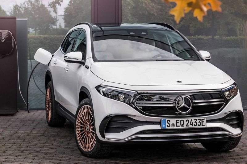 В гамме Mercedes-Benz появился компактный электрический кроссовер EQA