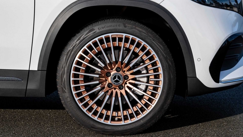 В гамме Mercedes-Benz появился компактный электрический кроссовер EQA