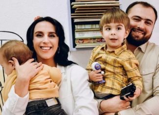 Джамала восхитила фанатов редким снимком сына и отца