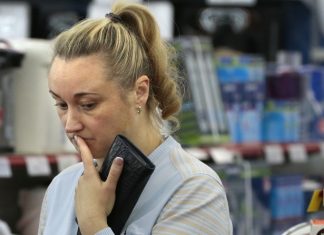 Россияне рассказали, на что откладывают деньги