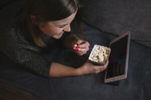 Просмотр фильмов онлайн: удобство, большой выбор и мобильность