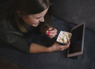 Просмотр фильмов онлайн: удобство, большой выбор и мобильность