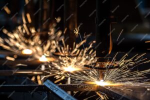 Сварка — это искусство соединения металлов, и для этого требуются специальные инструменты.