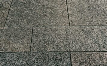 Плитка, изготовленная с использованием технологии вибропрессования: надёжность и долгий срок службы для вашего жилища.